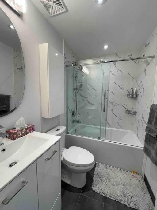 Gorgeous Downtown Condo Торонто Екстер'єр фото
