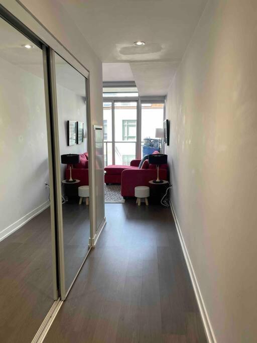 Gorgeous Downtown Condo Торонто Екстер'єр фото
